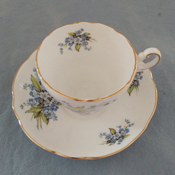 GROSVENOR BONE IN CHINA ENGLAND FLORAL BLUE WHITE SCALLOPED GOLD RIM TEA CUP - Picture 12 of 15